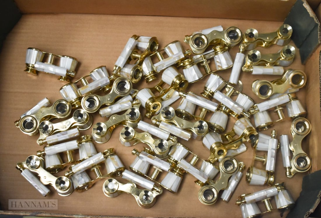 THIRTY PAIRS OF MOTHER OF PEARL OPERA GLASSES. 18 cm wide. (30): THIRTY PAIRS OF MOTHER OF PEARL OPERA GLASSES. 18 cm wide. (30)