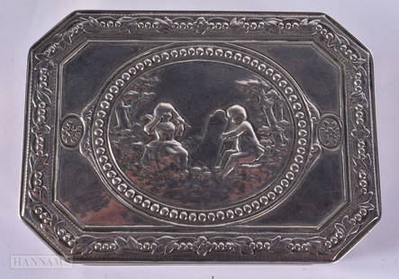 A 19TH CENTURY CONTINENTAL SILVER SNUFF BOX decorated with figures. 141 grams. 9.5 cm x 7 cm.: A 19TH CENTURY CONTINENTAL SILVER SNUFF BOX decorated with figures. 141 grams. 9.5 cm x 7 cm.