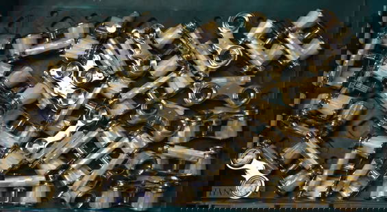 THIRTY PAIRS OF MOTHER OF PEARL OPERA GLASSES. 18 cm wide. (30): THIRTY PAIRS OF MOTHER OF PEARL OPERA GLASSES. 18 cm wide. (30)