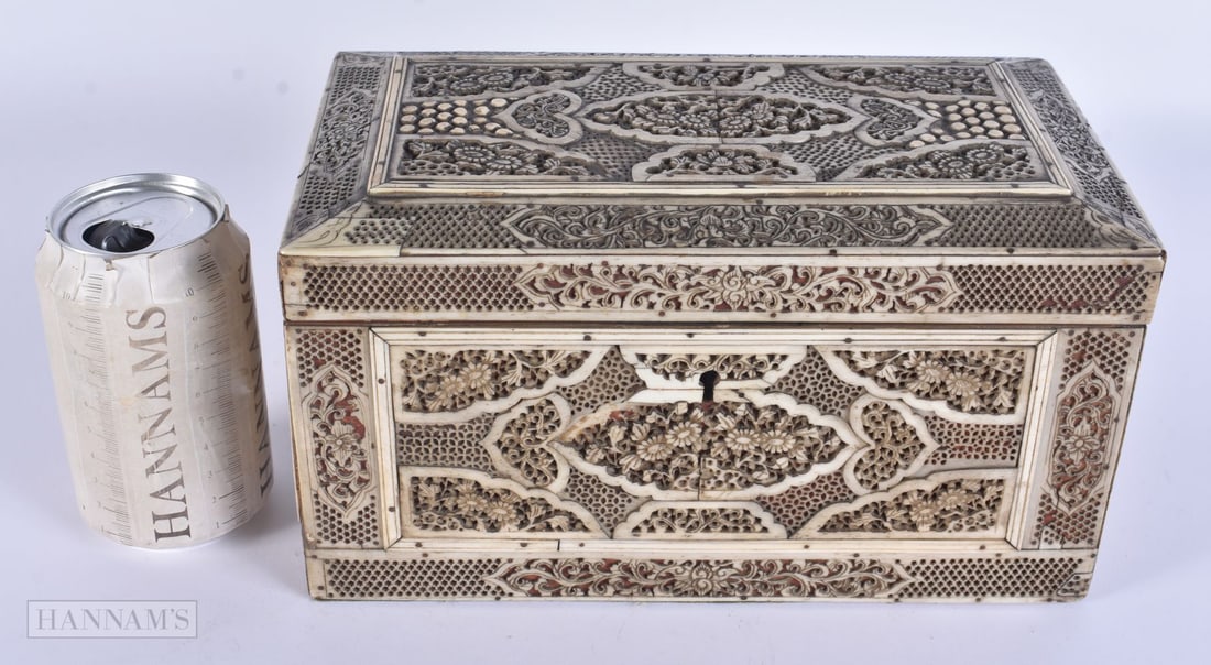 AN UNUSUAL 18TH/19TH CENTURY CONTINENTAL FILIGREE BONE CASKET possibly Chinese or Ottoman. 24 cm x 1: AN UNUSUAL 18TH/19TH CENTURY CONTINENTAL FILIGREE BONE CASKET possibly Chinese or Ottoman. 24 cm x 14 cm x 14 cm.