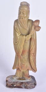 AN 18TH/19TH CENTURY CHINESE CARVED SOAPSTONE FIGURE OF AN IMMORTAL Late Qianlong/Jiaqing. 20 cm hig: AN 18TH/19TH CENTURY CHINESE CARVED SOAPSTONE FIGURE OF AN IMMORTAL Late Qianlong/Jiaqing. 20 cm high.