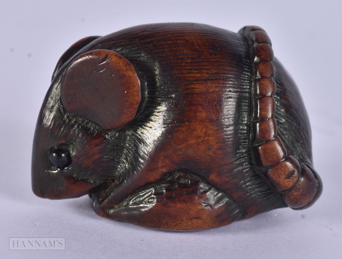 A FINE 19TH CENTURY JAPANESE MEIJI PERIOD CARVED BOXWOOD RAT NETSUKE. 4 cm x 3 cm. (1 of 6)