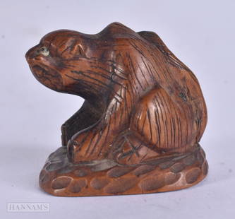 A 19TH CENTURY JAPANESE MEIJI PERIOD CARVED WOOD NETSUKE. 7.7 grams. 3.25 cm x 2.75 cm.: A 19TH CENTURY JAPANESE MEIJI PERIOD CARVED WOOD NETSUKE. 7.7 grams. 3.25 cm x 2.75 cm.