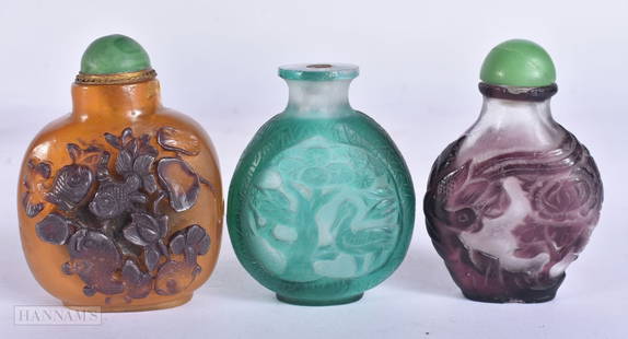 THREE CHINESE QING DYNASTY SNUFF BOTTLES. Largest 6 cm x 5.5 cm. (3): THREE CHINESE QING DYNASTY SNUFF BOTTLES. Largest 6 cm x 5.5 cm. (3)