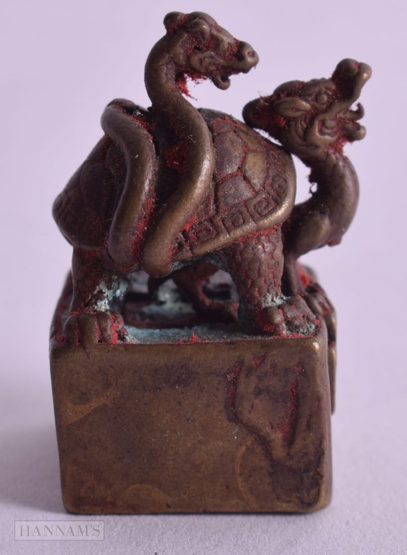 A CHINESE QING DYNASTY BRONZE SEAL. 35.9 grams. 3.25 cm x 2 cm.: A CHINESE QING DYNASTY BRONZE SEAL. 35.9 grams. 3.25 cm x 2 cm.