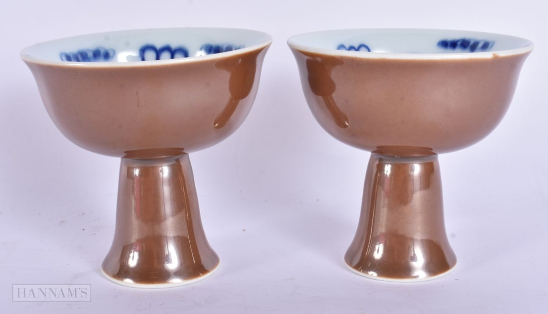 A PAIR OF CHINESE CAFE AU LAIT BLUE AND WHITE PORCELAIN STEM CUPS. 8.5 cm high.: A PAIR OF CHINESE CAFE AU LAIT BLUE AND WHITE PORCELAIN STEM CUPS. 8.5 cm high.