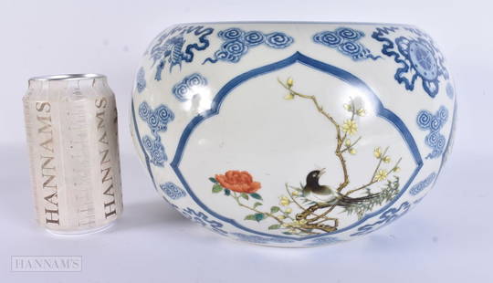 A LARGE CHINESE BLUE AND WHITE FAMILLE ROSE PORCELAIN JARDINIERE. 22 cm x 15cm.: A LARGE CHINESE BLUE AND WHITE FAMILLE ROSE PORCELAIN JARDINIERE. 22 cm x 15cm.