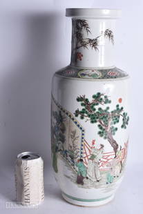 A LARGE CHINESE FAMILLE VERTE PORCELAIN ROULEAU VASE. 45 cm high.: A LARGE CHINESE FAMILLE VERTE PORCELAIN ROULEAU VASE. 45 cm high.