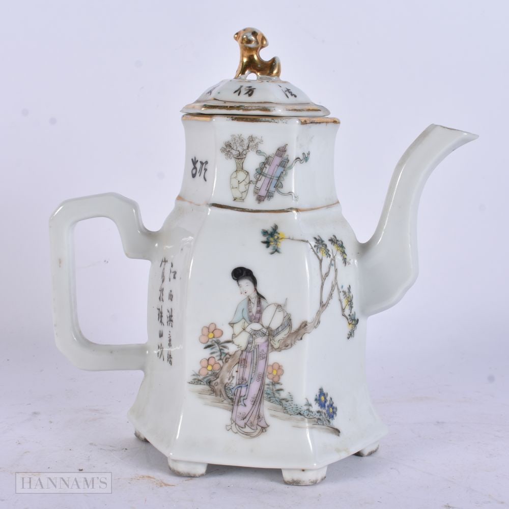 A CHINESE REPUBLICAN PERIOD PORCELAIN TEAPOT AND COVER. 19 cm high. (1 of 4)