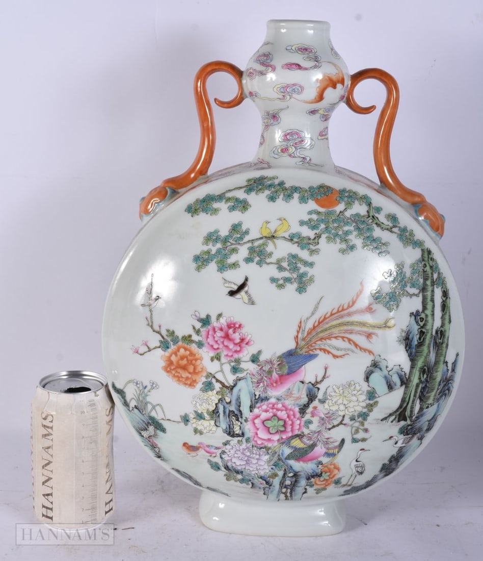 A LARGE CHINESE FAMILLE ROSE PORCELAIN TWIN HANDLED FLASK. 38 cm x 26 cm.: A LARGE CHINESE FAMILLE ROSE PORCELAIN TWIN HANDLED FLASK. 38 cm x 26 cm.