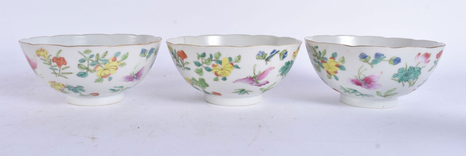A SET OF THREE LATE 19TH CENTURY CHINESE FAMILLE ROSE PORCELAIN BARBED BOWLS Late Qing. 14 cm wide. (1 of 6)