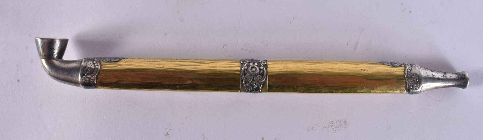A 19TH CENTURY JAPANESE PERIOD YELLOW AND WHITE METAL PIPE. 13 cm long.: A 19TH CENTURY JAPANESE PERIOD YELLOW AND WHITE METAL PIPE. 13 cm long.