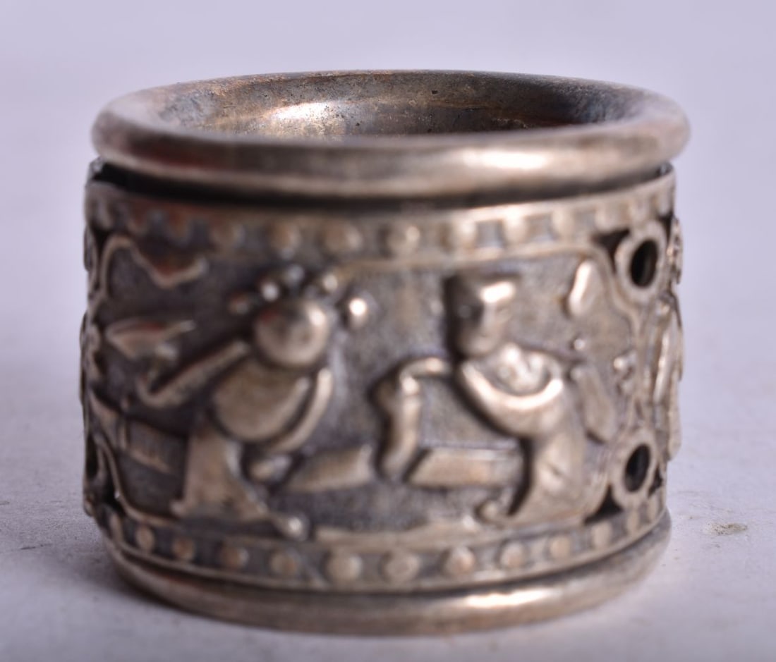 A CHINESE WHITE METAL ARCHERS RING. 43.3 grams. Y.: A CHINESE WHITE METAL ARCHERS RING. 43.3 grams. Y.