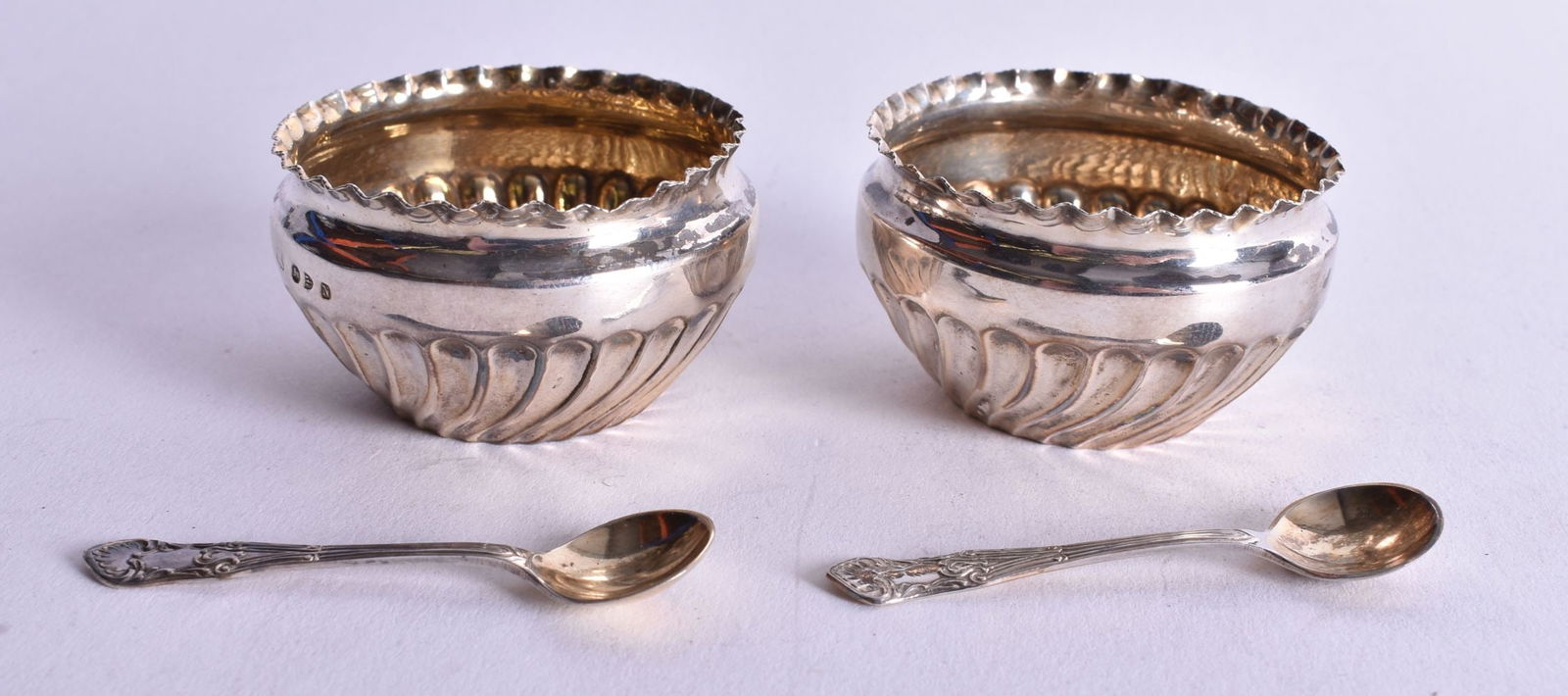 A CASED VICTORIAN SILVER SALTS & SPOONS hallmarked Chester 1831 (1 of 5)