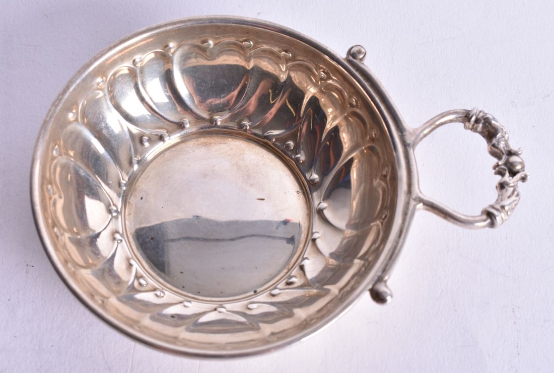 A SILVER WINE TASTING CUP, Birmingham 1995 by LRW, 7.4 cm diameter, weight 38.3g: A SILVER WINE TASTING CUP, Birmingham 1995 by LRW, 7.4 cm diameter, weight 38.3g