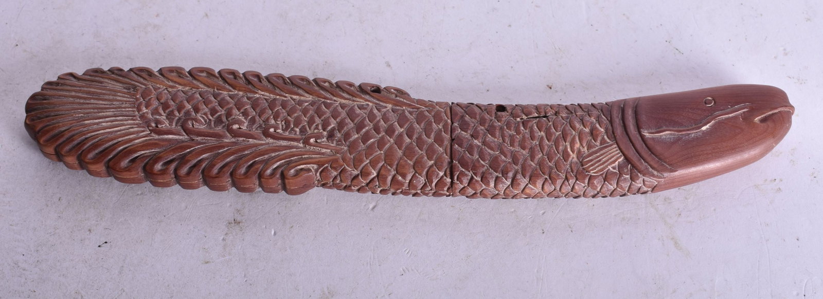 A JAPANESE CARVED WOODEN KNIFE. 40 grams. 17.5 cm long.: A JAPANESE CARVED WOODEN KNIFE. 40 grams. 17.5 cm long.