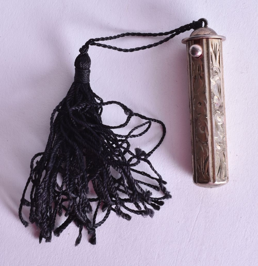 .900 silver ladies lipstick case, 6.4 cm x 1.6 cm, weight 17g: .900 silver ladies lipstick case, 6.4 cm x 1.6 cm, weight 17g