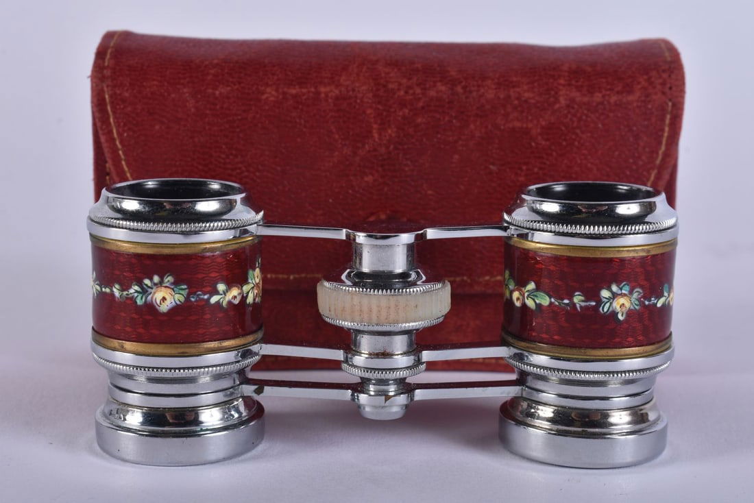 A PAIR OF ENAMELLED OPERA GLASSES. 10 cm wide.: A PAIR OF ENAMELLED OPERA GLASSES. 10 cm wide.