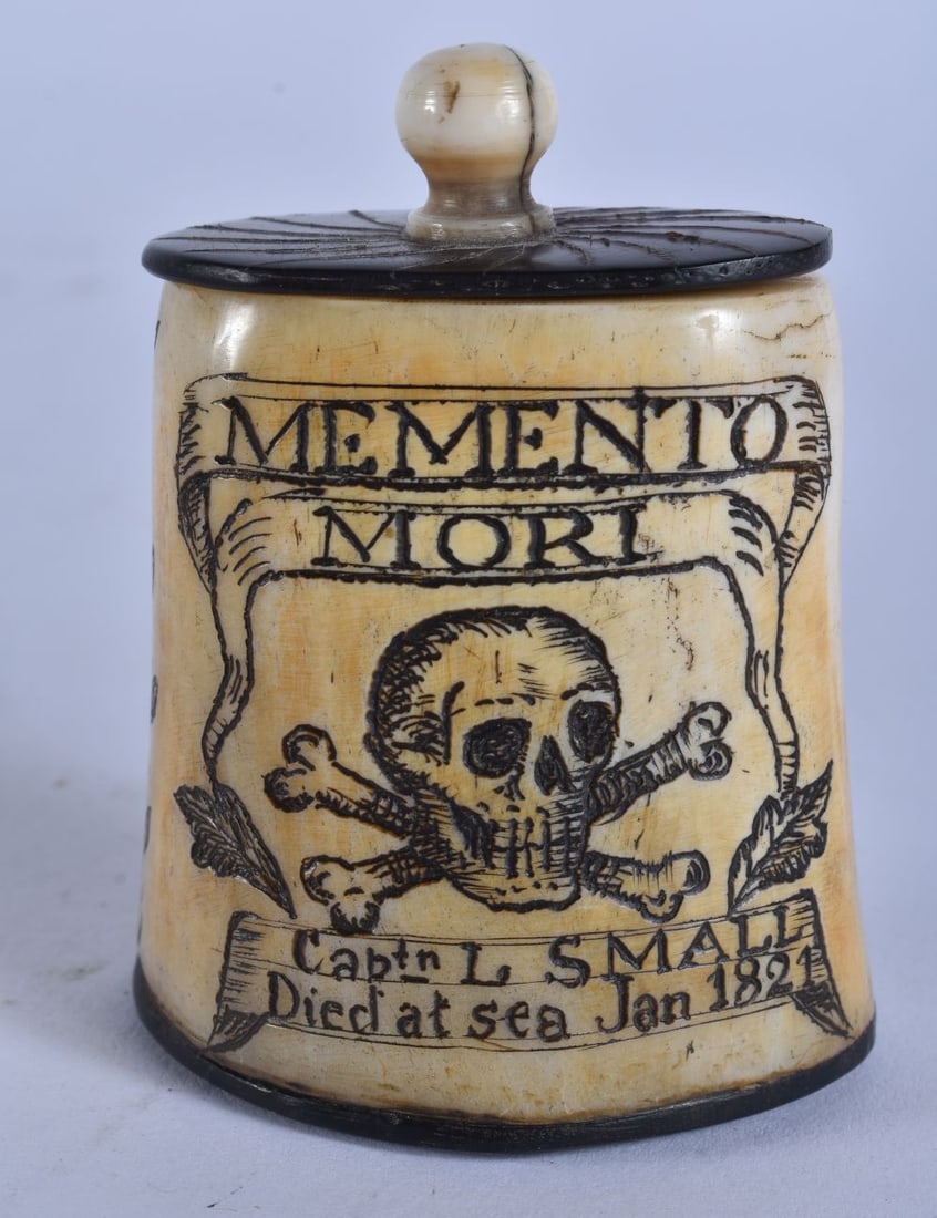 A VERY RARE EARLY 19TH CENTURY MEMENTO MORI BONE AND HORN VESTA CASE Captain L Small died at sea Jan: A VERY RARE EARLY 19TH CENTURY MEMENTO MORI BONE AND HORN VESTA CASE Captain L Small died at sea Jan 1821, with shagreen striker. 8 cm x 6.25cm.