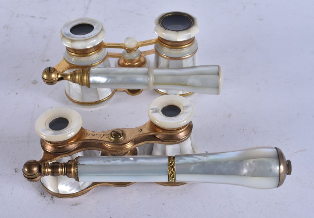 TWO PAIRS OF ANTIQUE MOTHER OF PEARL OPERA GLASSES. 18 cm extended. (2): TWO PAIRS OF ANTIQUE MOTHER OF PEARL OPERA GLASSES. 18 cm extended. (2)