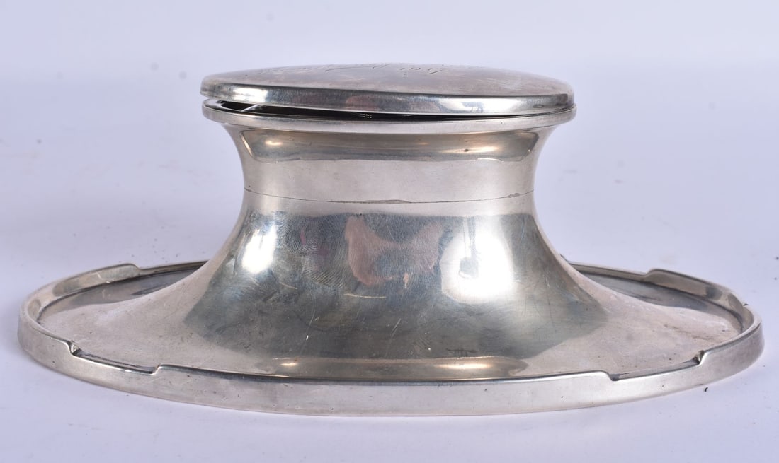 AN ANTIQUE SILVER INKWELL. 723 grams overall. 19 cm x 8 cm.: AN ANTIQUE SILVER INKWELL. 723 grams overall. 19 cm x 8 cm.