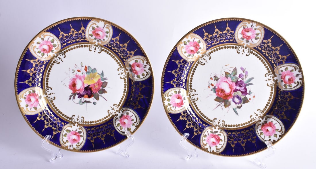 Chamberlains Worcester pair of plates painted with red roses in gilt panels. 21.5 cm wide (1 of 4)