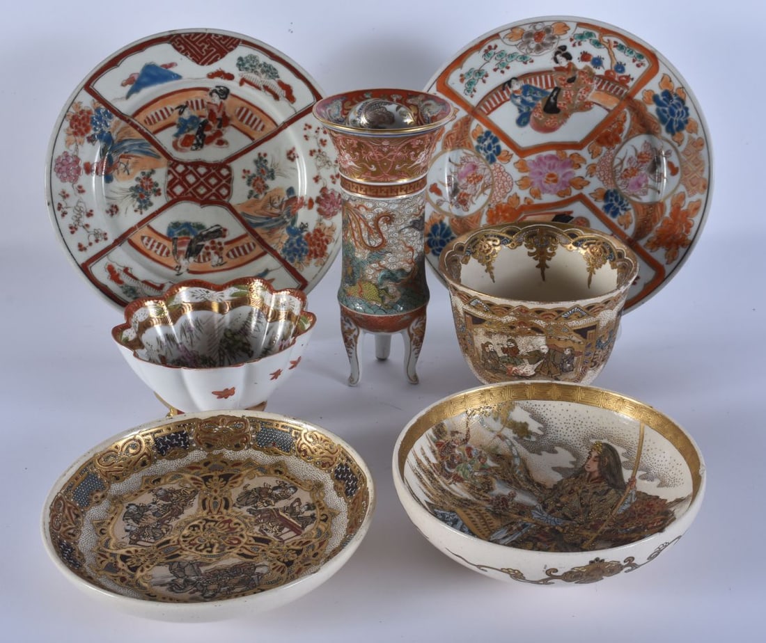 A FINE LATE 19TH CENTURY JAPANESE MEIJI PERIOD KUTANI PORCELAIN VASE together with satsuma etc. Larg (1 of 9)