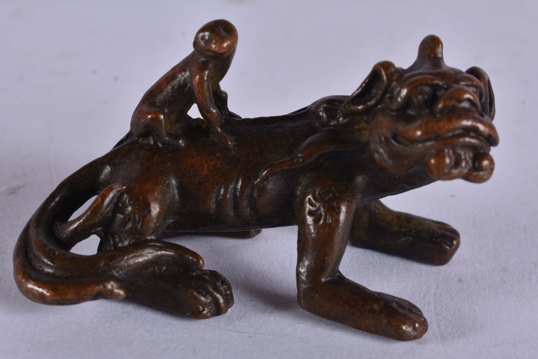 A Bronze Monkey Sitting on the Back of a Mythical Lion. 5.9cm x 3.2cm x 2.5 cm, weight 80g: A Bronze Monkey Sitting on the Back of a Mythical Lion. 5.9cm x 3.2cm x 2.5 cm, weight 80g