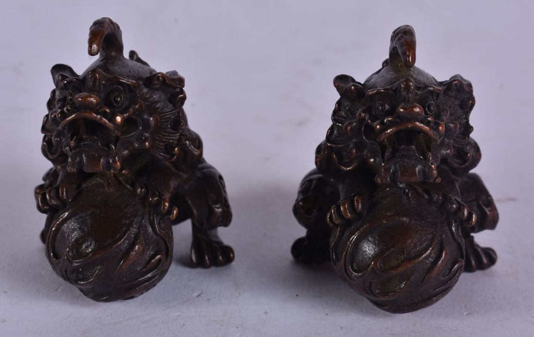 A Pair of Bronze Foo Dogs, 5 cm x 4.3cm x 3.7cm, weight 335g (1 of 4)