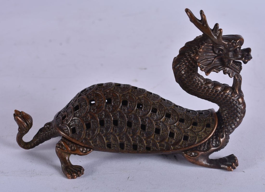 A Bronze Dragon Censer. 7.6cm x 12.6cm x 5.4cm, weight 274g: A Bronze Dragon Censer. 7.6cm x 12.6cm x 5.4cm, weight 274g
