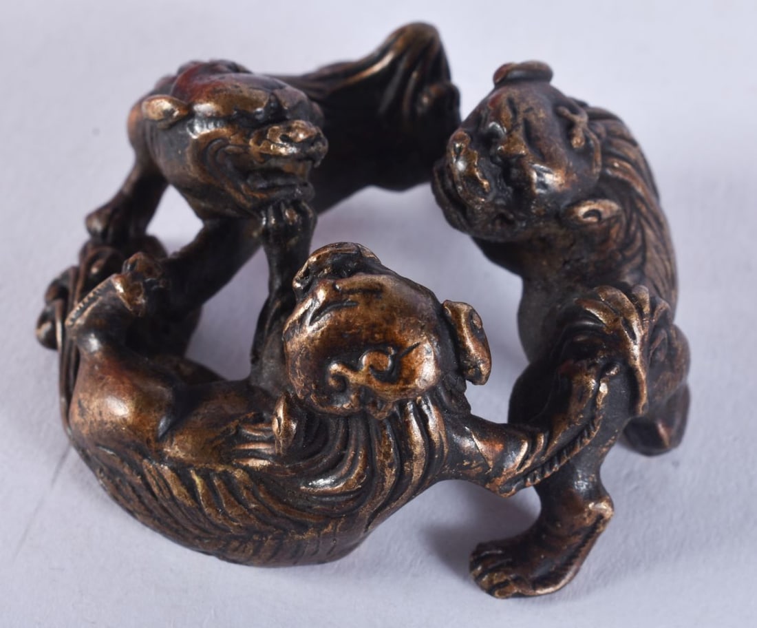 A Bronze Circle of Three Foo Dos. 5.8m x 5.5 cm x 2.6cm, weight 145g: A Bronze Circle of Three Foo Dos. 5.8m x 5.5 cm x 2.6cm, weight 145g