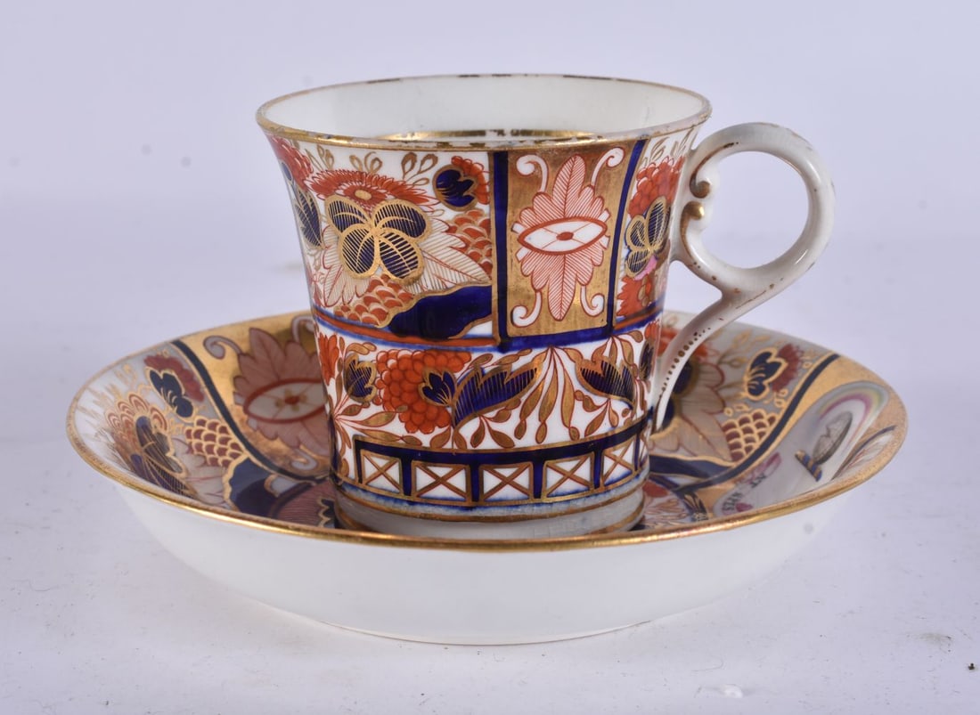 A FINE EARLY 19TH CENTURY CHAMBERLAINS WORCESTER ARMORIAL CUP AND SAUCER. 13 cm wide. (1 of 3)