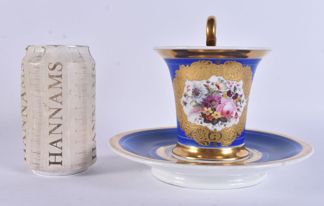 AN OVERSIZED EARLY 19TH CENTURY CHAMBERLAINS WORCESTER BREAKFAST CUP AND SAUCER. (2): AN OVERSIZED EARLY 19TH CENTURY CHAMBERLAINS WORCESTER BREAKFAST CUP AND SAUCER. (2)