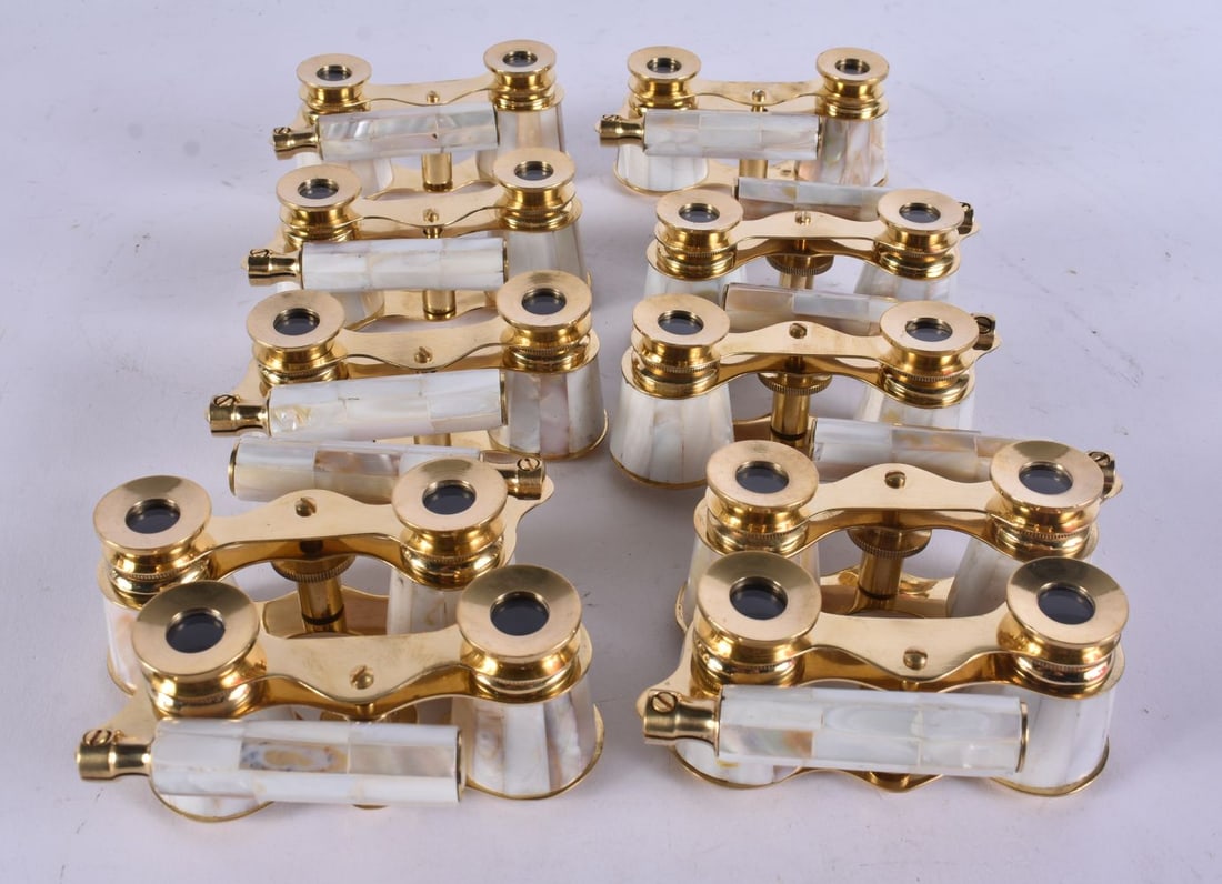 TEN PAIRS OF MOTHER OF PEARL OPERA GLASSES. 18 cm long extended. (10): TEN PAIRS OF MOTHER OF PEARL OPERA GLASSES. 18 cm long extended. (10)