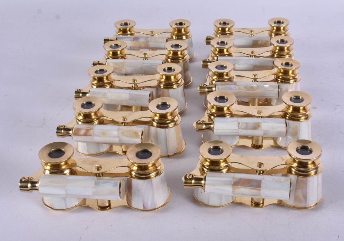 TEN PAIRS OF MOTHER OF PEARL OPERA GLASSES. 18 cm long extended. (10): TEN PAIRS OF MOTHER OF PEARL OPERA GLASSES. 18 cm long extended. (10)