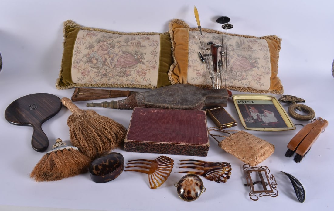ASSORTED COLLECTABLES including bellows. (qty): ASSORTED COLLECTABLES including bellows. (qty)