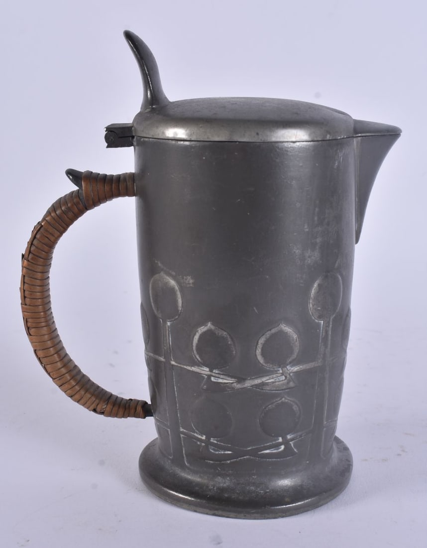 AN ENGLISH ART DECO LIBERTY STYLE PEWTER JUG possibly by Archibald Knox. 17 cm high.: AN ENGLISH ART DECO LIBERTY STYLE PEWTER JUG possibly by Archibald Knox. 17 cm high.