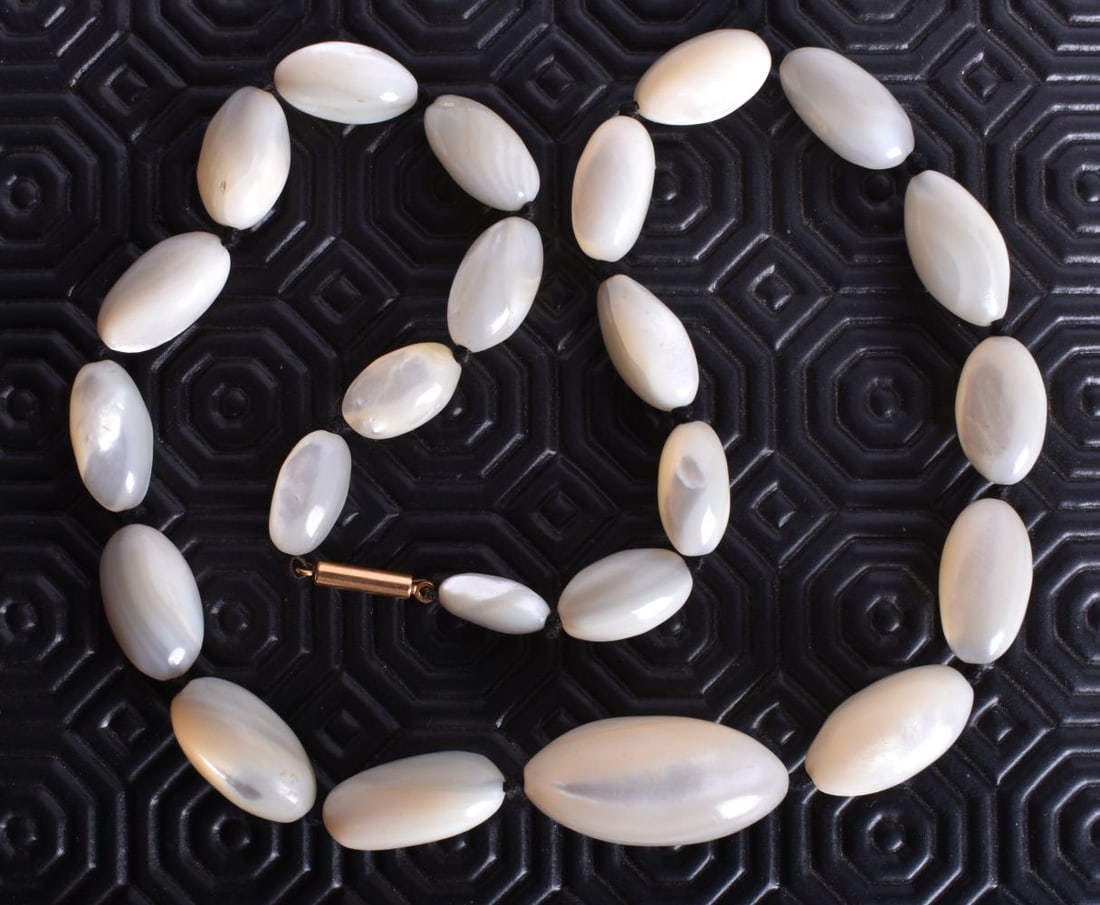 A PEARL NECKLACE. 79.3 grams. 52 cm long.: A PEARL NECKLACE. 79.3 grams. 52 cm long.