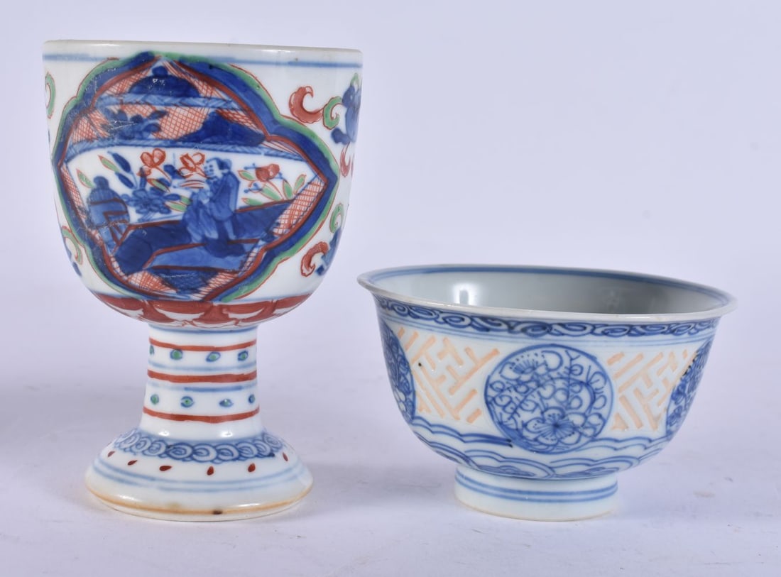 A 17TH CENTURY CHINESE TRANSITIONAL WUCAI PORCELAIN GOBLET Ming, together with a teabowl. (2): A 17TH CENTURY CHINESE TRANSITIONAL WUCAI PORCELAIN GOBLET Ming, together with a teabowl. (2)