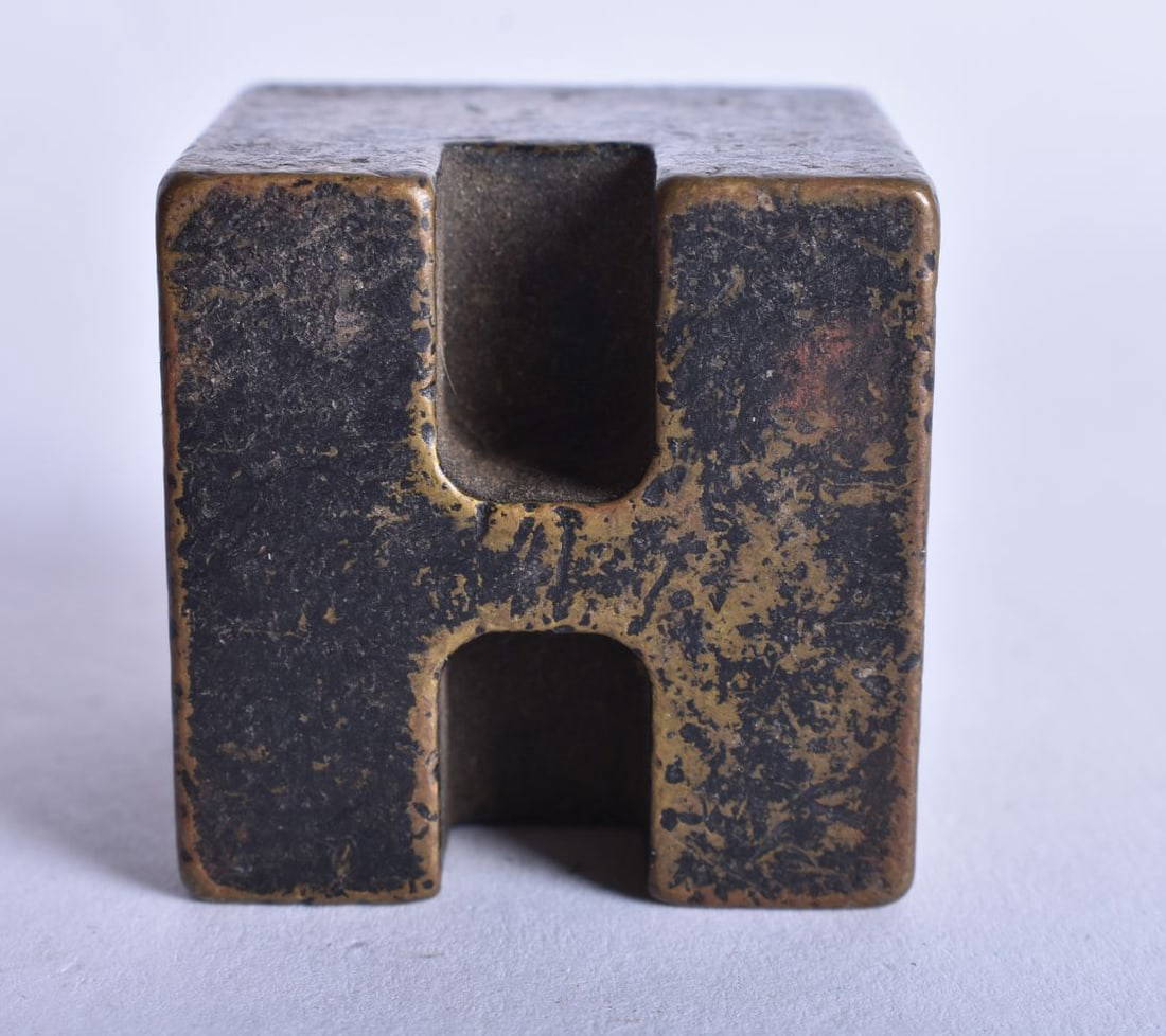A CHINESE BRONZE SEAL. 325 grams. 3.5 cm square.