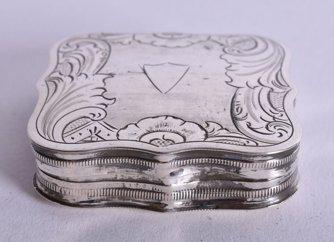 A Continental Silver Pill Box with Dutch Marks. 1.6cm x 5.1cm x 5cm, weight 23.5g (1 of 4)