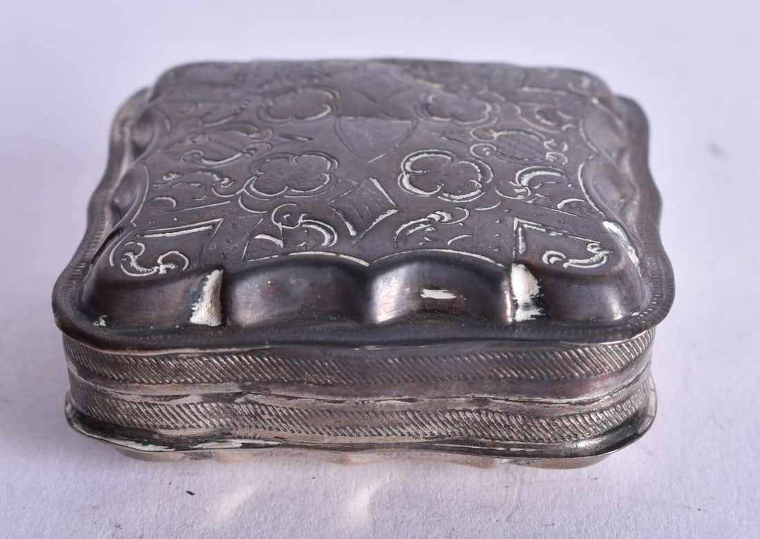 A Continental Silver Pill Box with Dutch Marks. 2.2cm x 4.9cm x 4.9cm, weight 24.1g: A Continental Silver Pill Box with Dutch Marks. 2.2cm x 4.9cm x 4.9cm, weight 24.1g