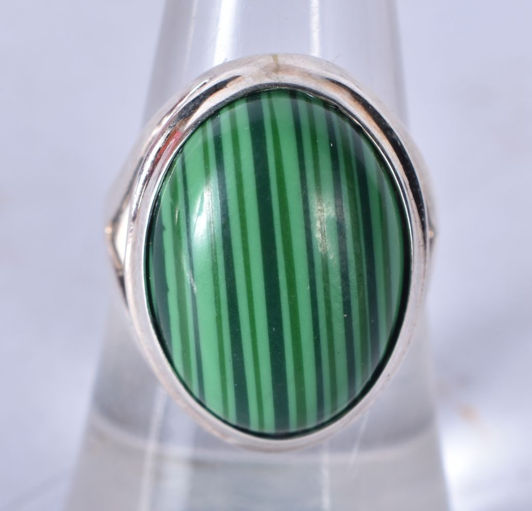 A Silver and Malachite Ring. Stamped 925, Size N, weight 4.2g: A Silver and Malachite Ring. Stamped 925, Size N, weight 4.2g