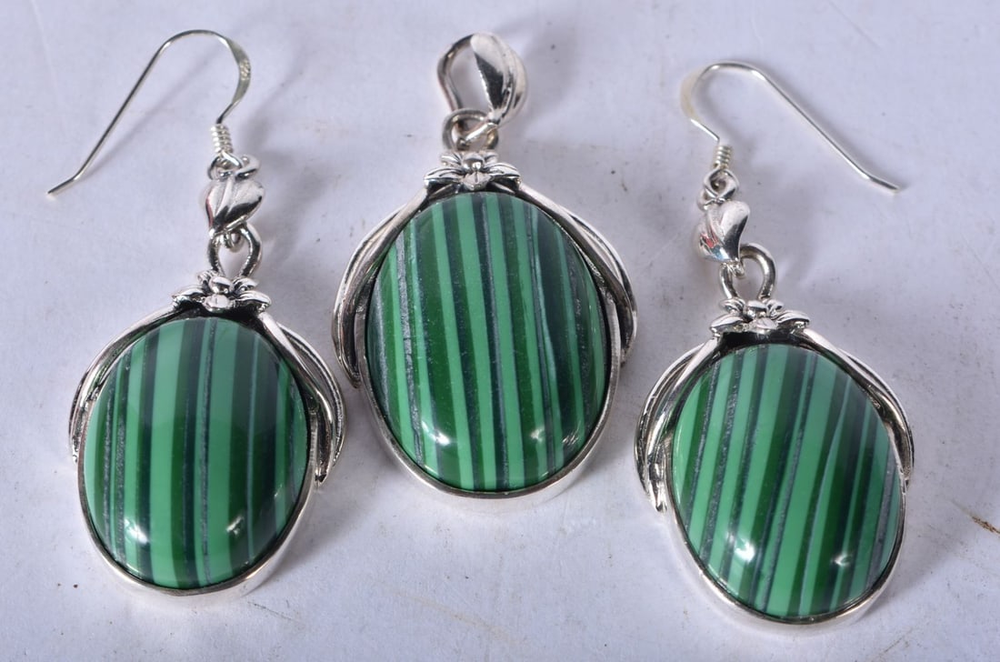 A Silver and Malachite Pendant with Matching Earrings. Stamped 925, Pendant 4.3cm x 2.3cm, weight 26: A Silver and Malachite Pendant with Matching Earrings. Stamped 925, Pendant 4.3cm x 2.3cm, weight 26.3g