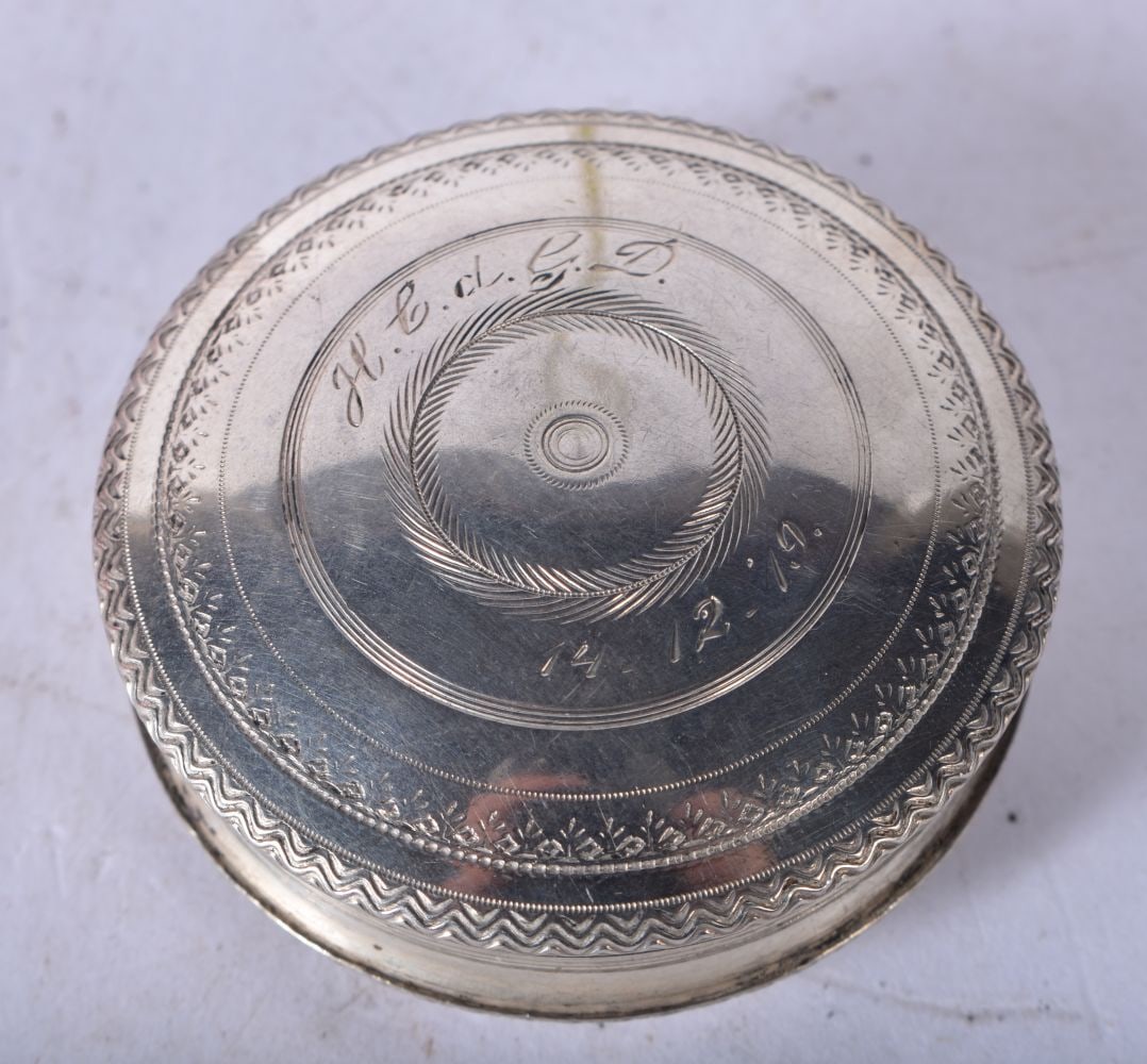 A Continental Silver Pill Box with Dutch Marks. 2cm x 4.6cm, weight 25.7g (1 of 3)