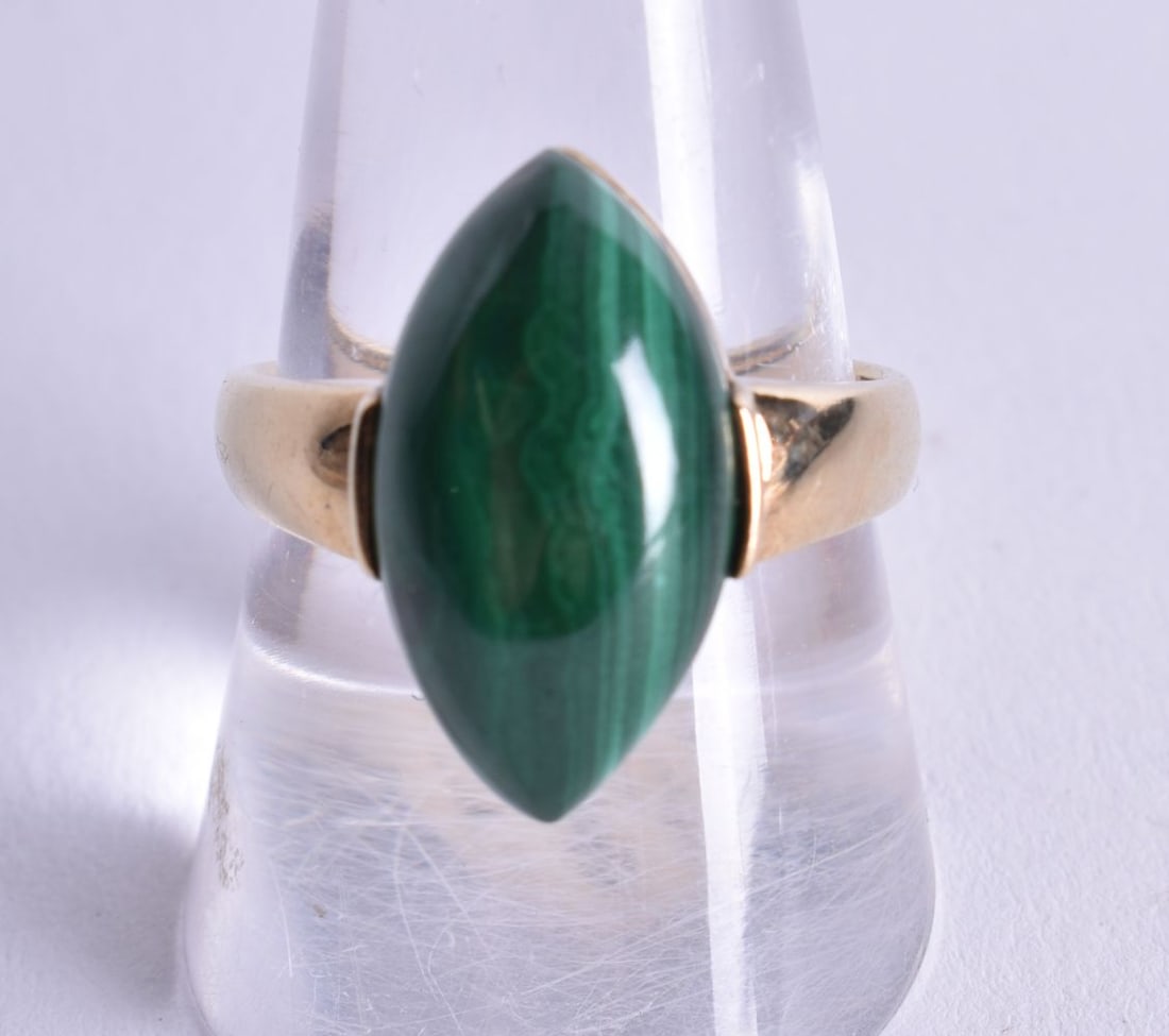 A Silver Gilt and Malachite Ring. Stamped 925, Size S, weight 6.2g: A Silver Gilt and Malachite Ring. Stamped 925, Size S, weight 6.2g
