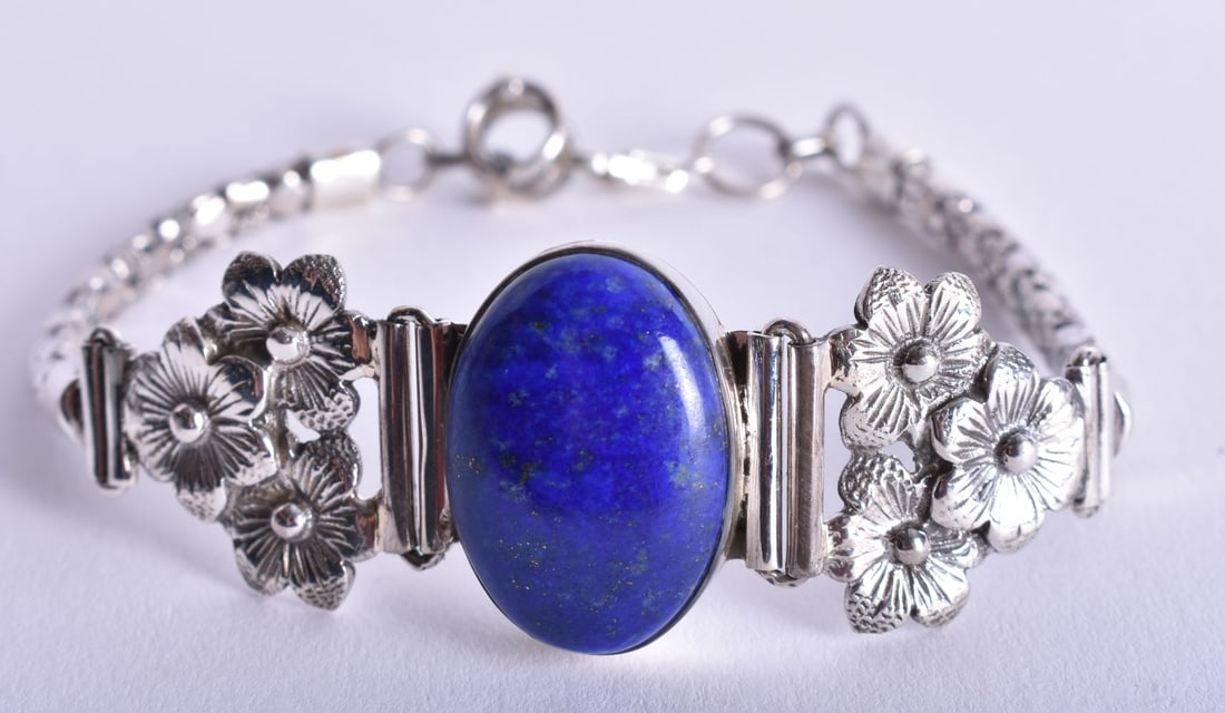 A Silver and Lapis Bracelet. Stamped 925. 22cm long, weight 22.6g: A Silver and Lapis Bracelet. Stamped 925. 22cm long, weight 22.6g
