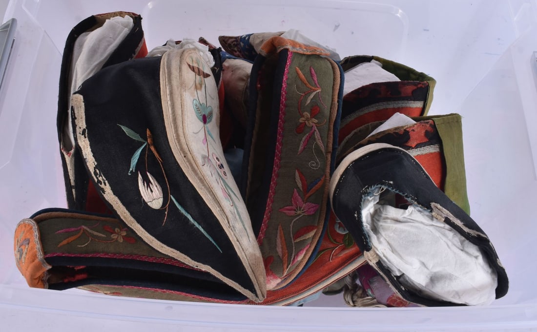 A COLLECTION OF LATE 19TH CENTURY CHINESE SILK WORK EMBROIDERED SHOES. (qty): A COLLECTION OF LATE 19TH CENTURY CHINESE SILK WORK EMBROIDERED SHOES. (qty)