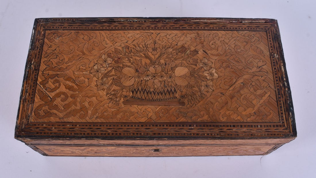 A LOVELY EARLY 19TH CENTURY FRENCH NAPOLEONIC PRISONER OF WAR BOX decorated with shipping scenes. 22 (1 of 4)