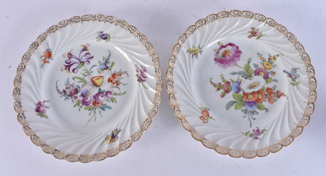 A PAIR OF GERMAN PORCELAIN DRESDEN PLATES. 19 cm wide.: A PAIR OF GERMAN PORCELAIN DRESDEN PLATES. 19 cm wide.